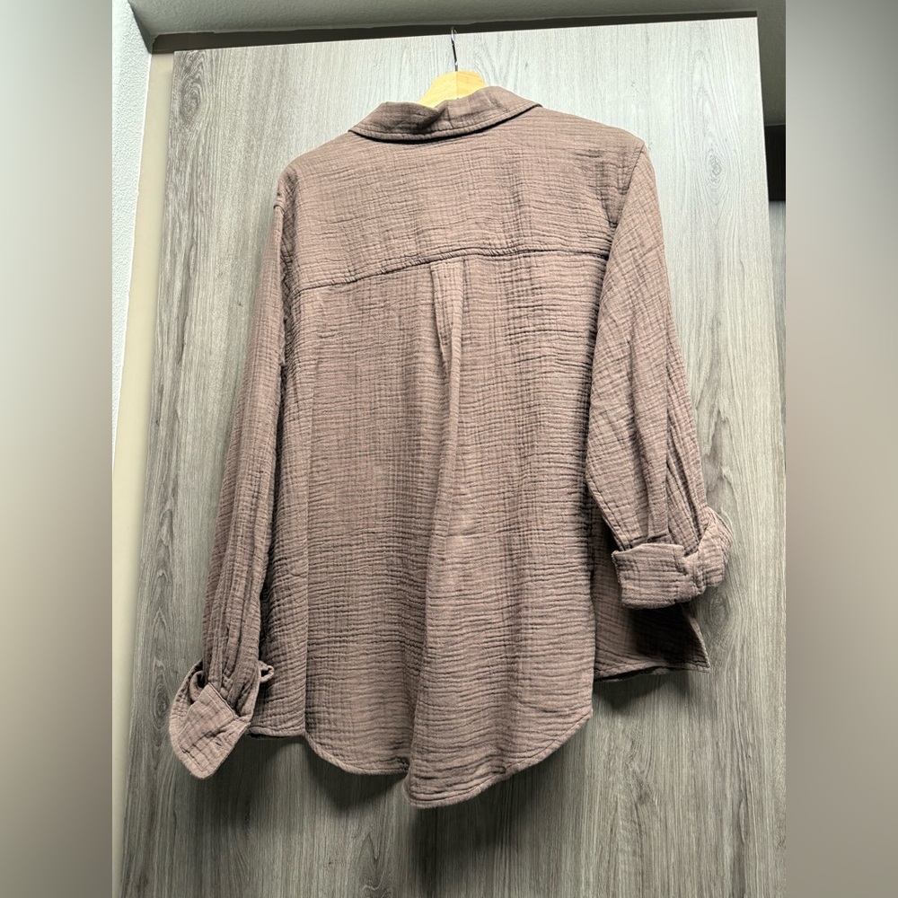 Universal Thread Women’s Casual Button Down Shirt… - image 4